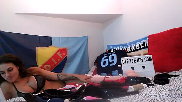 Dif-tjejen online show from February 1, 2025, 11:16 pm