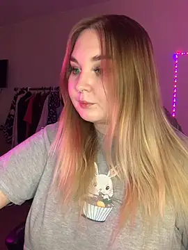 Greeenfriends6969 online show from February 9, 2025, 7:41 pm