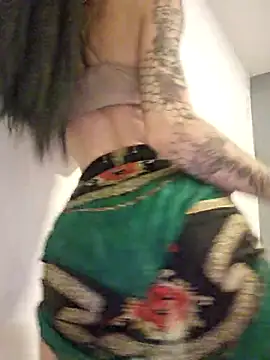 Snapshot of roxi_katty chatting on October 12, 2025, 6:12 am roxi katty online show from October 12, 2025, 6:12 am