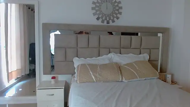 zoecruzz online show from January 18, 2025, 1:51 pm