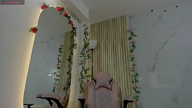 Aria montgomeri online show from December 19, 2025, 1:40 pm