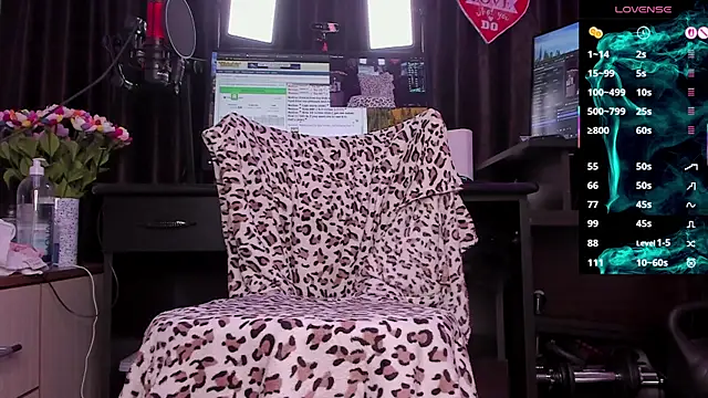 Raissa sky26 online show from November 18, 2025, 3:23 am