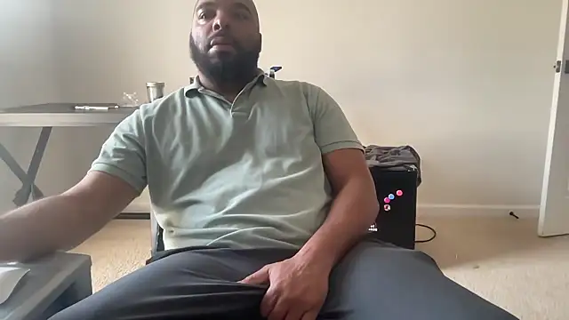 Snapshot of Bbcfun44 chatting on February 2, 2026, 9:24 pm Bbcfun44 online show from February 2, 2026, 9:24 pm