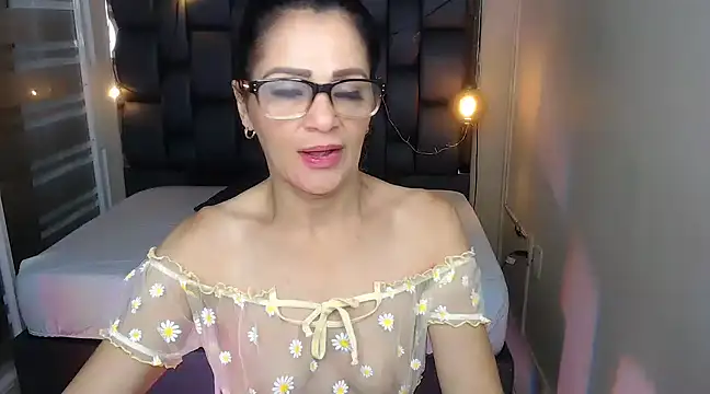 margot smith  online show from March 6, 2025, 12:30 pm