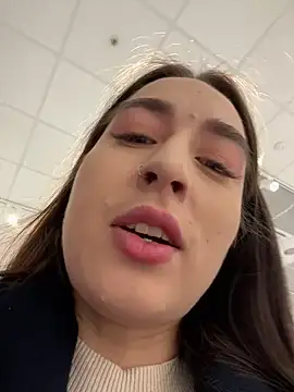 Snapshot of Holly_Play chatting on March 21, 2025, 9:01 am Holly Play online show from March 21, 2025, 9:01 am
