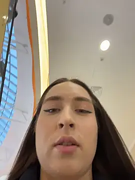 Holly Play online show from December 17, 2025, 12:11 pm