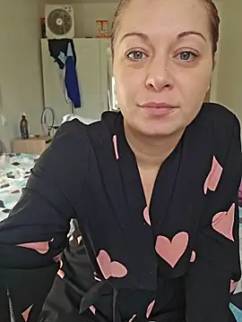 Chaudesquirt online show from December 3, 2025, 10:35 am