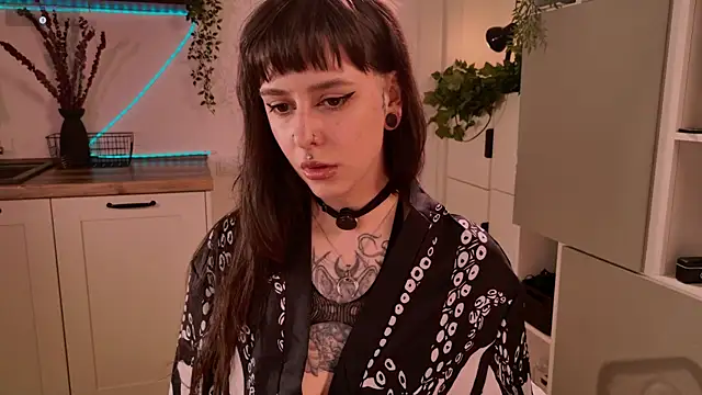 MichaellaMoon online show from May 31, 2026, 5:20 pm