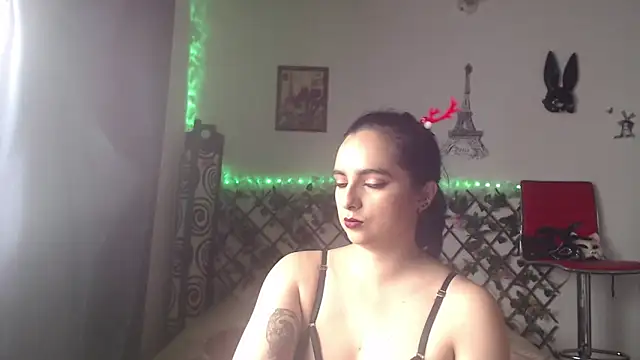 Snapshot of Candyparis chatting on December 13, 2024, 8:26 pm Candyparis online show from December 13, 2024, 8:26 pm