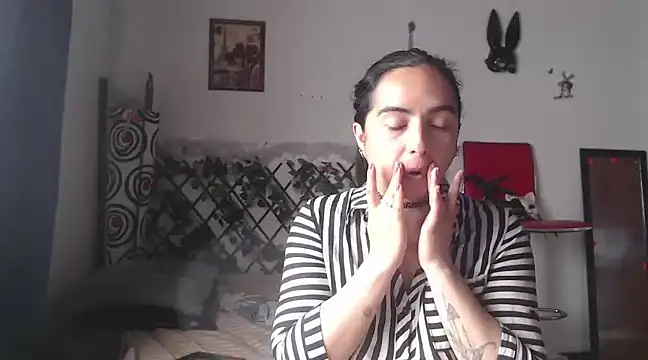 Snapshot of Candyparis chatting on January 10, 2025, 8:04 pm Candyparis online show from January 10, 2025, 8:04 pm