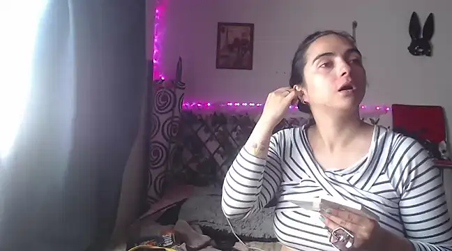 Snapshot of Candyparis chatting on January 22, 2025, 4:55 pm Candyparis online show from January 22, 2025, 4:55 pm