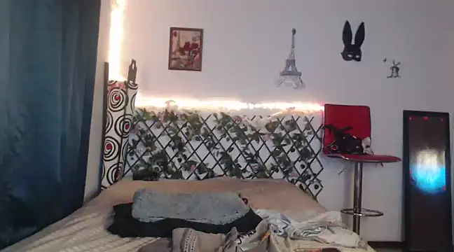 Snapshot of Candyparis chatting on January 23, 2025, 12:04 am Candyparis online show from January 23, 2025, 12:04 am