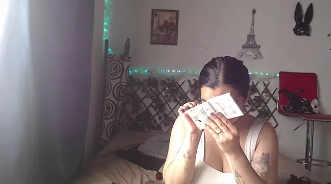 Snapshot of Candyparis chatting on January 23, 2025, 8:35 pm Candyparis online show from January 23, 2025, 8:35 pm