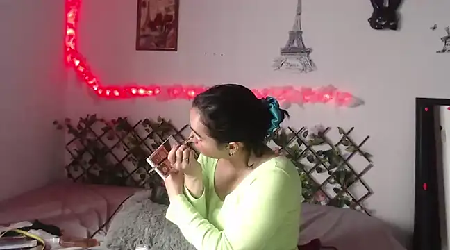 Snapshot of Candyparis chatting on February 20, 2025, 4:57 pm Candyparis online show from February 20, 2025, 4:57 pm