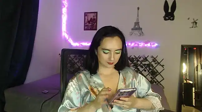 Snapshot of Candyparis chatting on February 21, 2025, 12:05 am Candyparis online show from February 21, 2025, 12:05 am