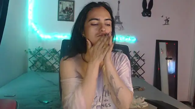 Snapshot of Candyparis chatting on March 2, 2025, 1:16 pm Candyparis online show from March 2, 2025, 1:16 pm