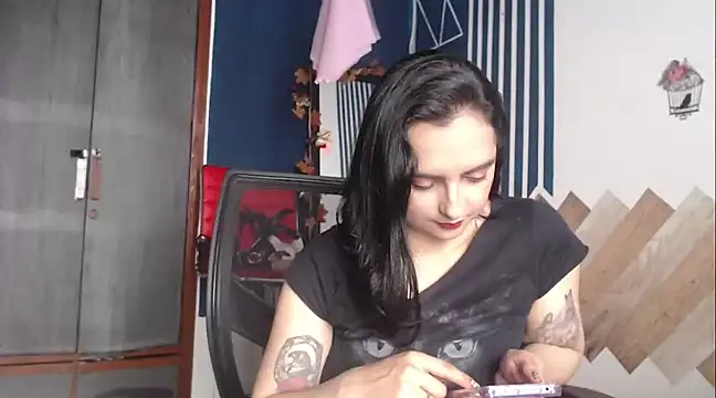 Snapshot of Candyparis chatting on March 7, 2025, 4:00 pm Candyparis online show from March 7, 2025, 4:00 pm