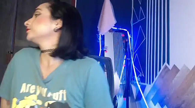 Snapshot of Candyparis chatting on March 20, 2025, 6:20 pm Candyparis online show from March 20, 2025, 6:20 pm