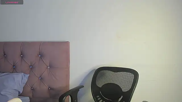 nicol jone1 online show from February 17, 2026, 11:11 pm