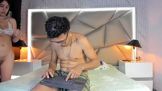 Snapshot of Bonny_Bonss chatting on March 8, 2025, 7:42 pm Bonny Bonss online show from March 8, 2025, 7:42 pm