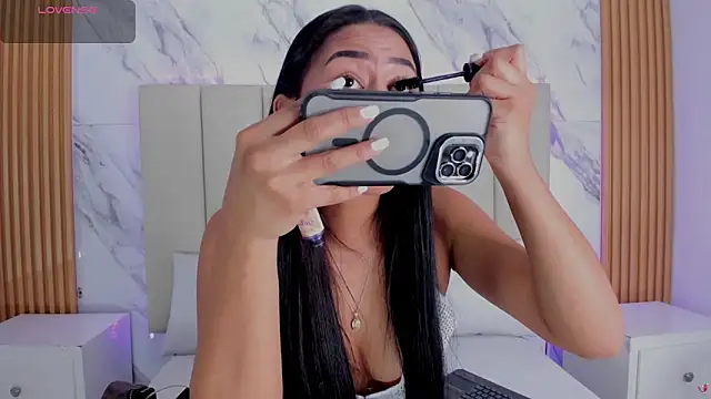 Snapshot of Iris_Thompson_ chatting on February 3, 2026, 3:37 am Iris Thompson online show from February 3, 2026, 3:37 am