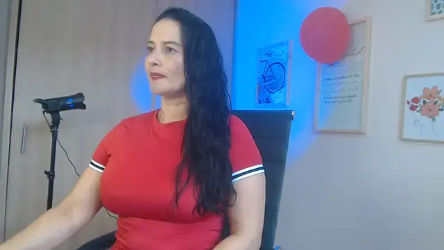 lucy diiaz online show from February 26, 2025, 8:22 pm