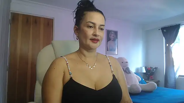 lucy diiaz online show from September 13, 2025, 8:19 pm