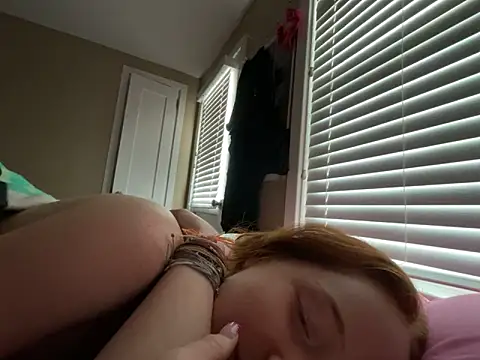gingerbabe18 online show from September 21, 2025, 4:19 pm
