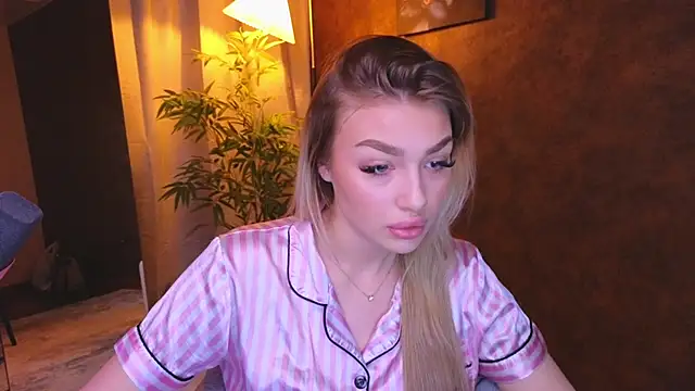 Ella Milla online show from January 7, 2025, 8:24 am