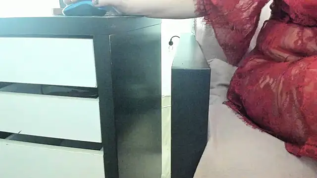 MendiPetite online show from February 20, 2026, 9:26 pm