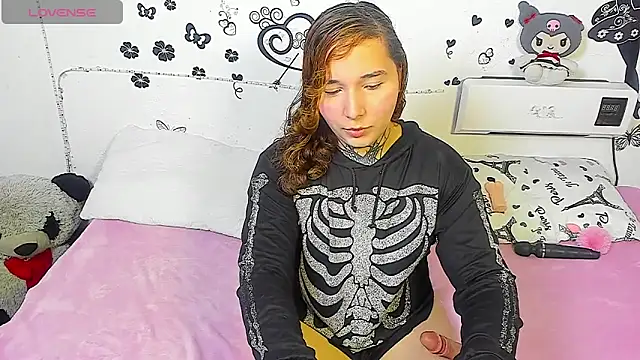 cutekat  online show from March 27, 2026, 3:45 am