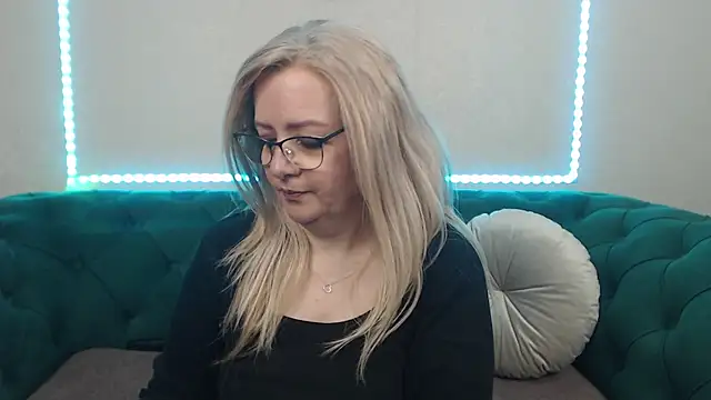 IvanaCharm online show from April 23, 2026, 3:52 am