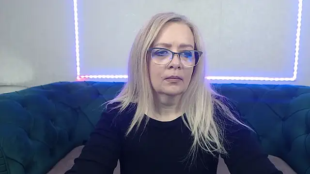 IvanaCharm online show from May 8, 2026, 3:23 am