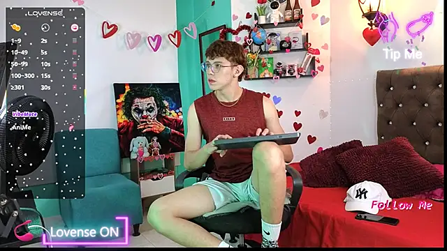 flowers18 online show from September 23, 2025, 10:35 pm