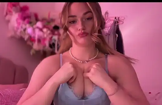 Snapshot of pinkie_piexx chatting on February 19, 2025, 8:31 pm pinkie piexx online show from February 19, 2025, 8:31 pm