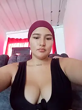 Celeste camila18 online show from December 5, 2025, 5:42 pm