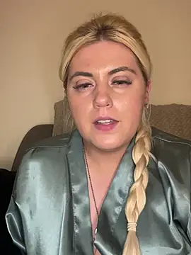 Blondiee3088 online show from February 25, 2025, 8:41 pm