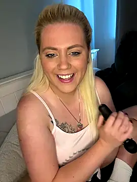 Blondiee3088 online show from October 28, 2025, 11:58 am