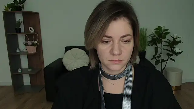 Snapshot of MariaSttone chatting on December 10, 2024, 8:51 am MariaSttone online show from December 10, 2024, 8:51 am