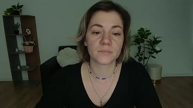 Snapshot of MariaSttone chatting on December 11, 2024, 12:12 pm MariaSttone online show from December 11, 2024, 12:12 pm