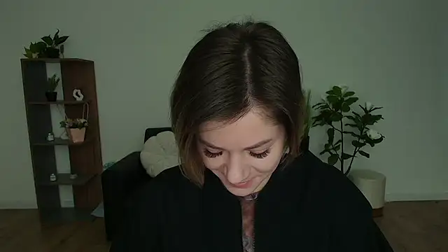 Snapshot of MariaSttone chatting on December 19, 2024, 8:34 am MariaSttone online show from December 19, 2024, 8:34 am