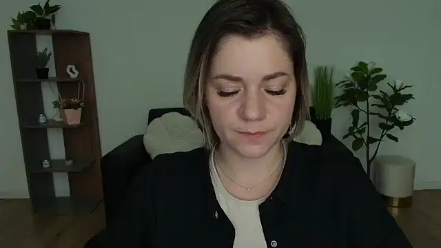 Snapshot of MariaSttone chatting on December 26, 2024, 2:16 pm MariaSttone online show from December 26, 2024, 2:16 pm