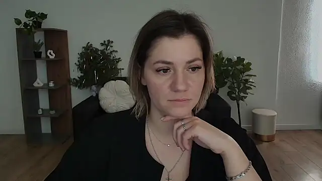 Snapshot of MariaSttone chatting on February 10, 2025, 11:57 am MariaSttone online show from February 10, 2025, 11:57 am
