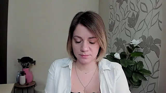 Snapshot of MariaSttone chatting on February 25, 2025, 11:41 am MariaSttone online show from February 25, 2025, 11:41 am