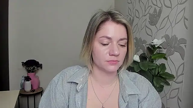 Snapshot of MariaSttone chatting on March 11, 2025, 5:57 pm MariaSttone online show from March 11, 2025, 5:57 pm