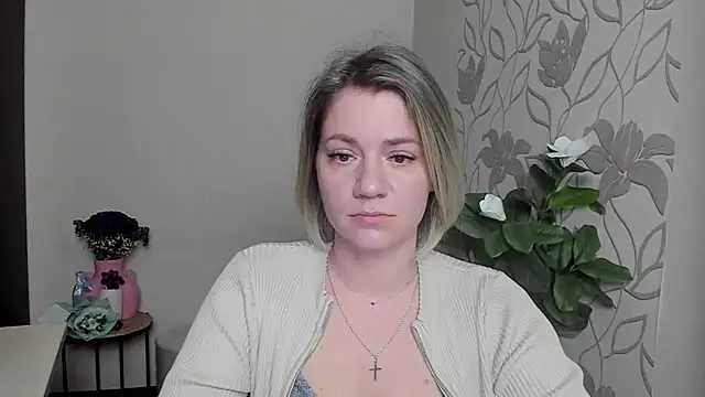 Snapshot of MariaSttone chatting on March 17, 2025, 10:17 pm MariaSttone online show from March 17, 2025, 10:17 pm