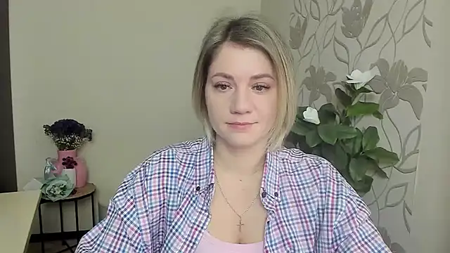 Snapshot of MariaSttone chatting on March 19, 2025, 10:11 am MariaSttone online show from March 19, 2025, 10:11 am