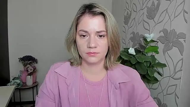 Snapshot of MariaSttone chatting on September 23, 2025, 1:47 pm MariaSttone online show from September 23, 2025, 1:47 pm