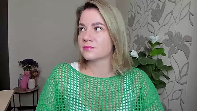 Snapshot of MariaSttone chatting on September 30, 2025, 12:21 pm MariaSttone online show from September 30, 2025, 12:21 pm