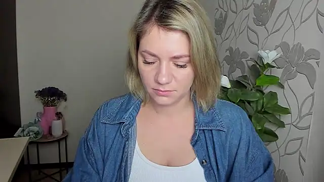 Snapshot of MariaSttone chatting on October 8, 2025, 10:24 am MariaSttone online show from October 8, 2025, 10:24 am